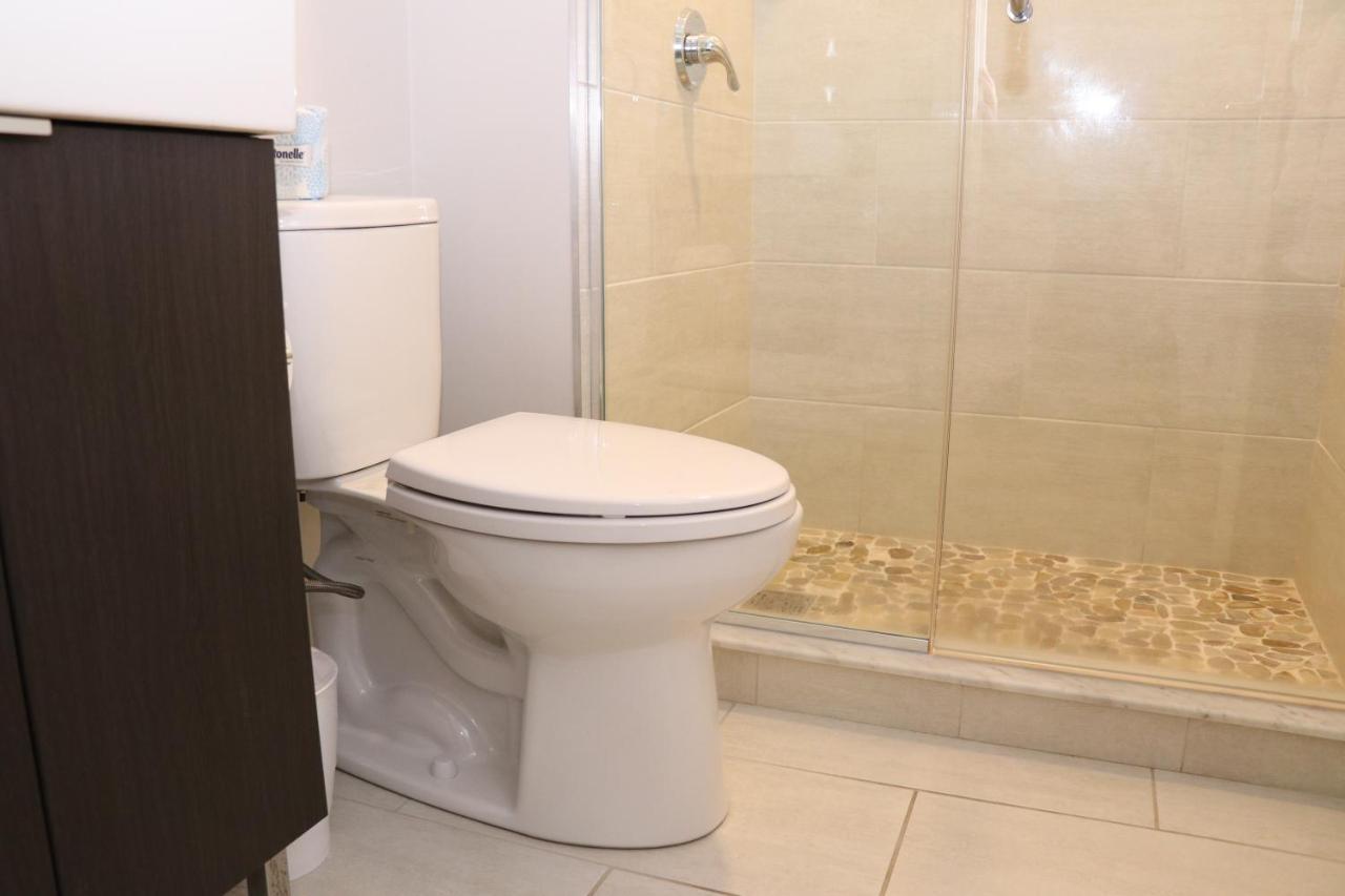 A Stylish Stay W/ A Queen Bed, Heated Floors.. #14 Brookline Exterior foto