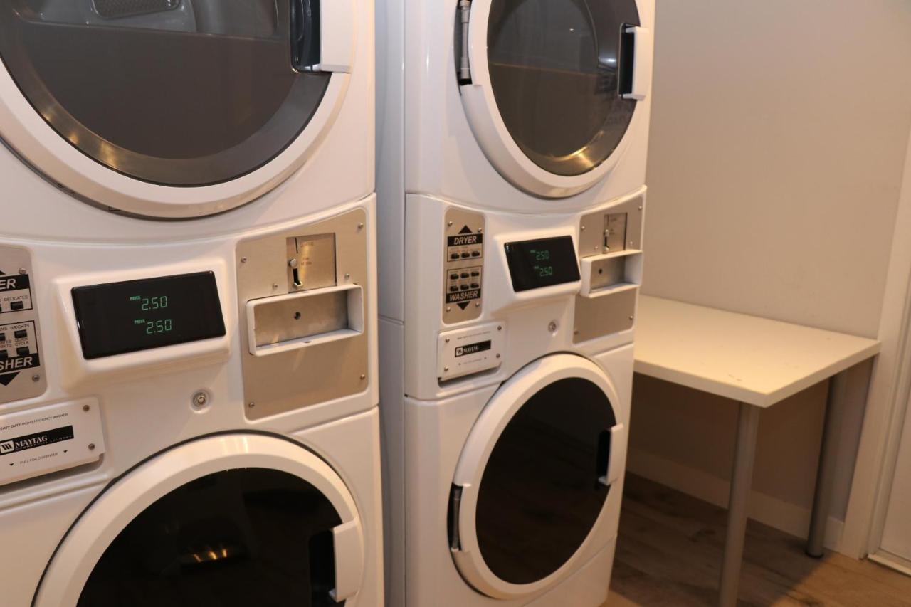 A Stylish Stay W/ A Queen Bed, Heated Floors.. #14 Brookline Exterior foto